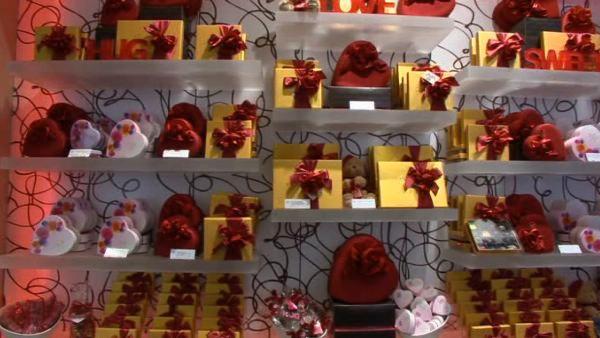 Consumer Reports evaluated more than 30 boxes of gift chocolates to find the best ones for Valentine's Day.