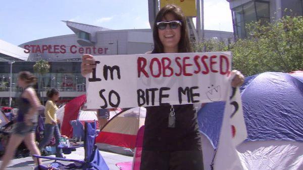 This fan knows how to play with words, but Rob Pattinson plays with her heart.