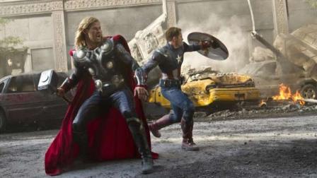 Still of Chris Evans (right) and Chris Hemsworth in the 2012 film, The Avengers.