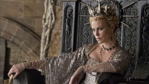 Still of Charlize Theron in the 2012 film 'Snow White and the Huntsman.'