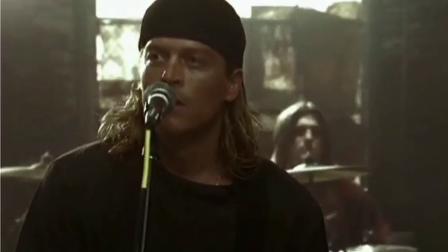 Wes Scantlin appears a still from the music video for Blurry.