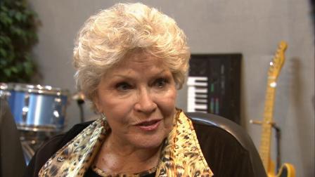 Patti Page, the best-selling female singer of the 1950s and known for hits like Tennessee Waltz and (How Much Is That) Doggie in the Window, died on Tuesday, Jan. 1, 2013, in Encinitas, Calif. She was 85.