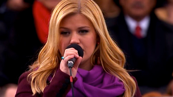 Kelly Clarkson performs 'My Country 'Tis of...