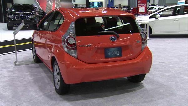 Compacts get close to or more than 40 miles per gallon. Some mid-sizers now easily beat 30 mpg, at least on the highway.