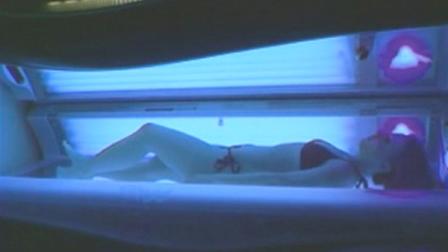 Young affluent white women are nearly six times more likely to develop melanoma as their poorer counterparts, according to a study in Archives of Dermatology.