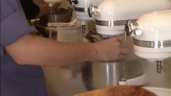 At A La Minute, children of all ages can watch as fresh cream is transformed by liquid nitrogen into a buttery ice-cream.
