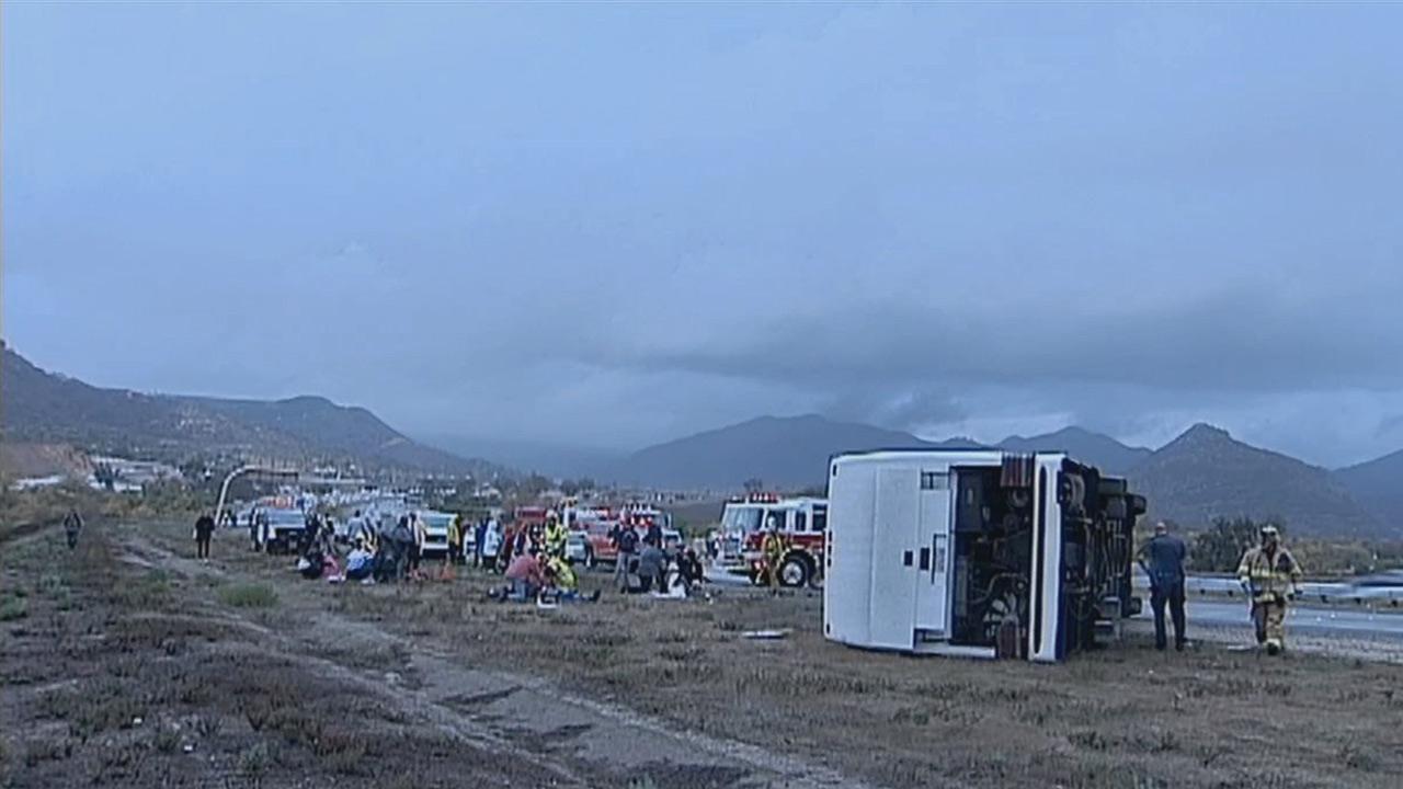Tour bus crash in Fallbrook 1 dead, several injured