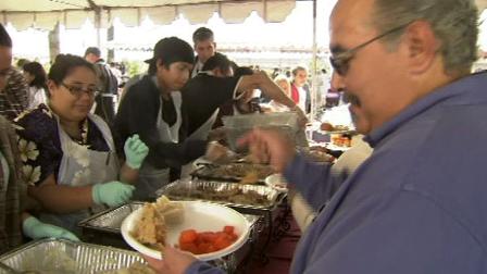 Free Thanksgiving meals served to those in need