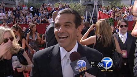 Californias political watchdog agency has approved a $21,000 ethics fine against Los Angeles Mayor Antonio Villaraigosa.