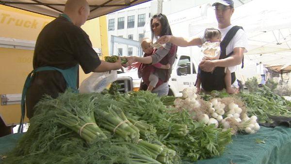 In addition to fruits and veggies, market-goers can find booths selling juices, breads and pastries, flowers and plants, seafood and specialty foods, including tamales, crepes, salads and paninis.