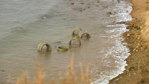 A sink hole in San Pedro is getting worse and more steps are being taken to keep the public safe.