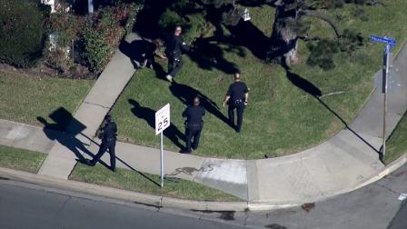 Police search for burglary suspects in a Manhattan Beach neighborhood on Tuesday, Jan. 15, 2013.