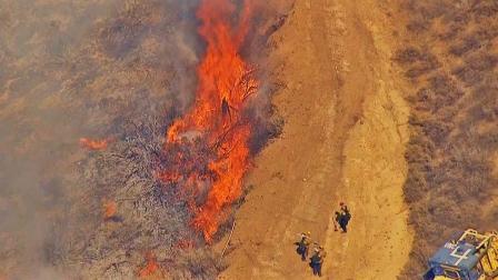 A brush fire burned 30 acres in Simi Valley Thursday afternoon, June 6, 2013.