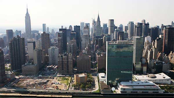 <div class="meta image-caption"><div class="origin-logo origin-image "><span></span></div><span class="caption-text">New York, N.Y. ranked No. 1 on a list of cities people would most like to live in or near, according to the results of a new Harris Poll. (AP Photo&#47;Mark Lennihan)</span></div>