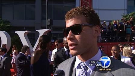 Los Angeles Clippers star Blake Griffin picked up Wednesday nights first award at the ESPYs for best breakthrough athlete.