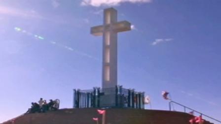 A war memorial atop Mount Soledad in the shape of a cross is shown in this undated file photo.