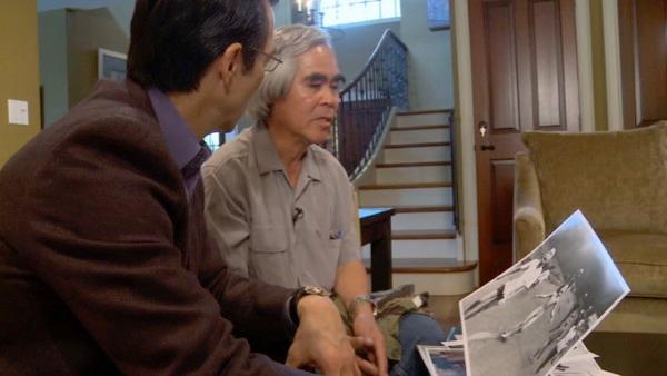 Los Angeles Associated Press photographer Nick Ut and Eyewitness News Anchor David Ono look at a photo. 
