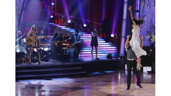 Taylor Swift debuts new song on 'Dancing With the Stars,' Oct. 27, 2009