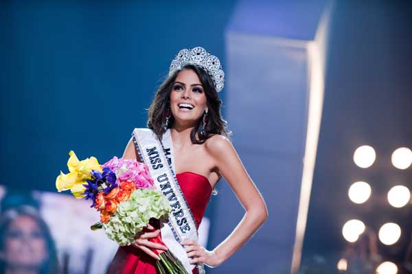 Jimena Navarrete, Miss Mexico 2010, of Guadalajara, is crowned Miss Universe 2010, and becomes the 59th Miss Universe.