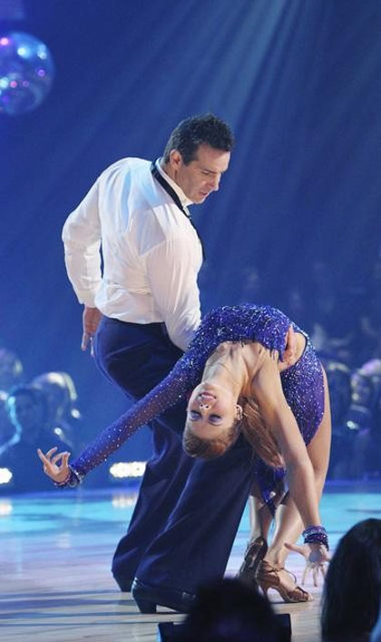Kurt Warner and Anna Trebunskaya perform on...