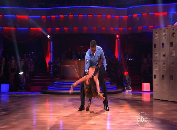 Rick Fox and Cheryl Burke perform to the 'Hill...