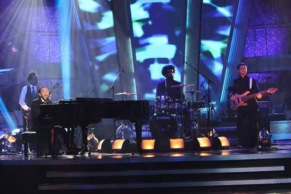 John Legend and The Roots performed on 'Dancing...