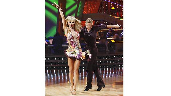 Joanna Krupa, Derek Hough on 'Dancing With the Stars', Oct. 5, 2009