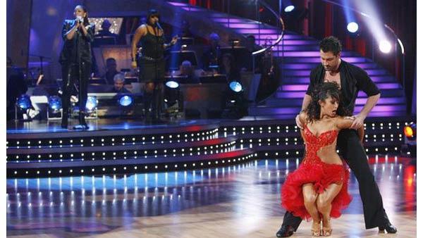 Queen Latifah performs with Cheryl Burke, Maksim Chmerkovskiy on 'Dancing With the Stars: The Results Show,' Oct. 6, 2009