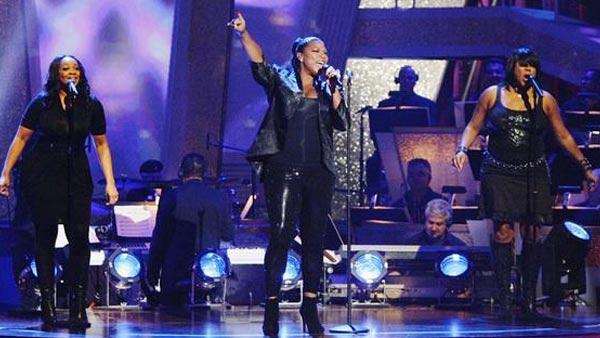 Queen Latifah performs on 'Dancing With the Stars: The Results Show,' Oct. 6, 2009