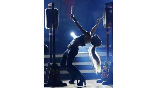 Shakira performs on 'Dancing With the Stars,' Oct. 13, 2009