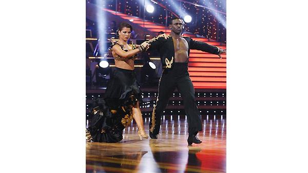 Michael Irvin and Anna Demidova perform on 'Dancing With the Stars', October 19, 2009.
