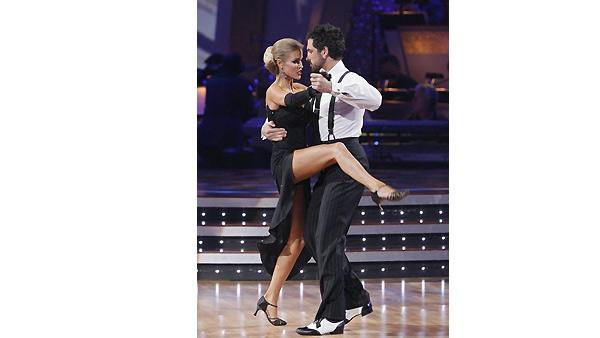 Joanna Krupa and Maksim Chmerkovskiy perform on 'Dancing With the Stars', October 19, 2009