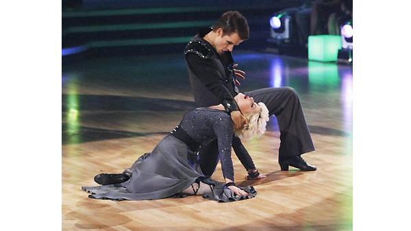 Kelly Osbourne and Louis Van Amstel perform on 'Dancing With the Stars', October 19, 2009
