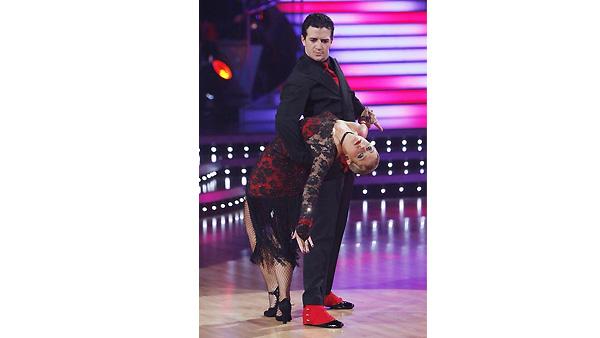 Melissa Joan Hart and Mark Ballas perform on 'Dancing With the Stars', October 19, 2009