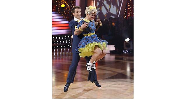 Kelly Osbourne and Louis Van Amstel perform during 'Dancing With the Stars,' October 26, 2009