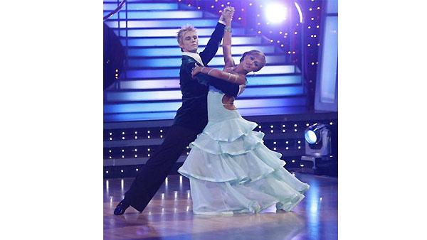 Aaron Carter and Karina Smirnoff perform during 'Dancing With the Stars,' October 26, 2009