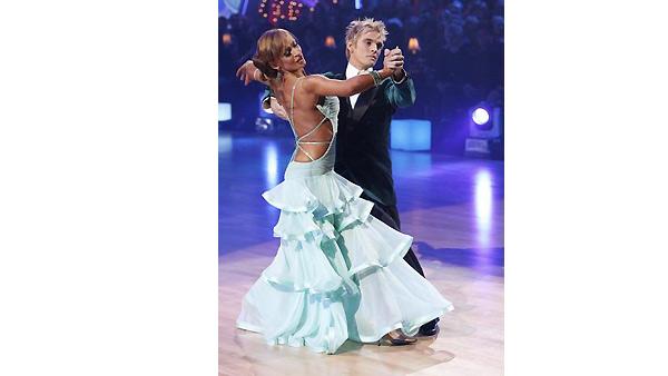 Aaron Carter and Karina Smirnoff perform during 'Dancing With the Stars,' October 26, 2009