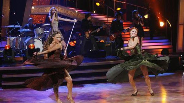 Taylor Swift debuts new song on 'Dancing With the Stars,' Oct. 27, 2009