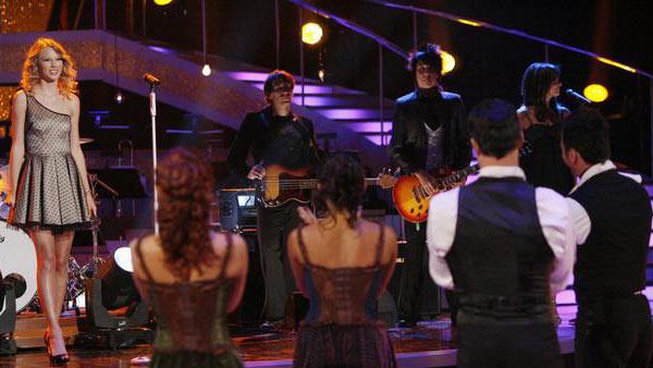 Taylor Swift debuts new song on 'Dancing With the Stars,' Oct. 27, 2009