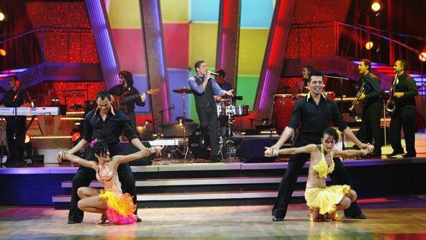 Tiempo Libre performs on 'Dancing With the Stars,' Oct. 27, 2009
