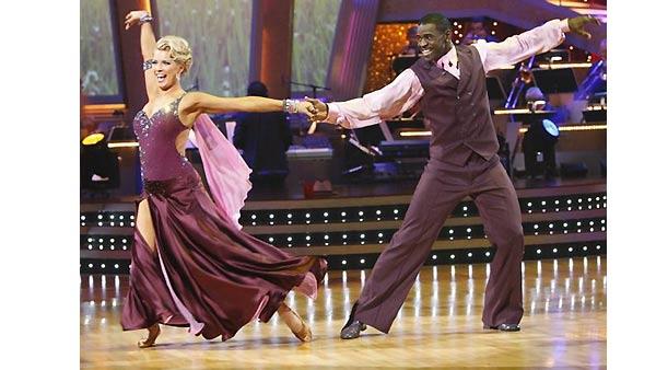 Michael Irvin and Anna Demidova perform during 'Dancing With the Stars,' Monday, November 2, 2009