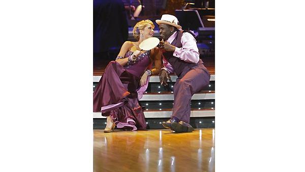 Michael Irvin and Anna Demidova perform during 'Dancing With the Stars,' Monday, November 2, 2009