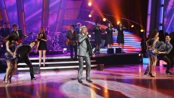 Rod Stewart performs on 'Dancing With the Stars,' Nov. 3, 2009.