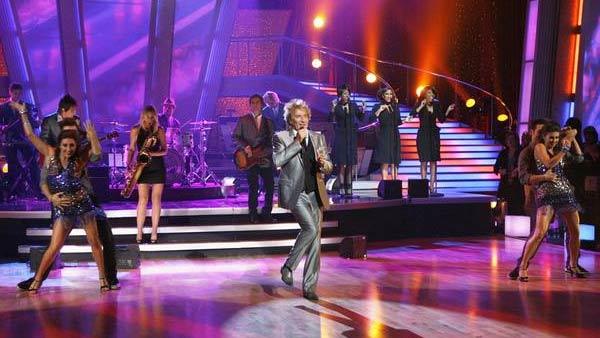 Rod Stewart performs on 'Dancing With the Stars,' Nov. 3, 2009.