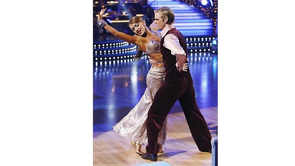 Aaron Carter and Karina Smirnoff perform during 'Dancing With the Stars,' November 9, 2009