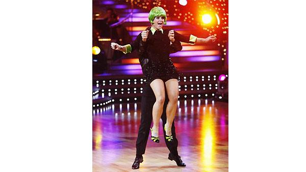 Kelly Osbourne and Louis Van Amstel perform during 'Dancing With the Stars,'  November 9, 2009