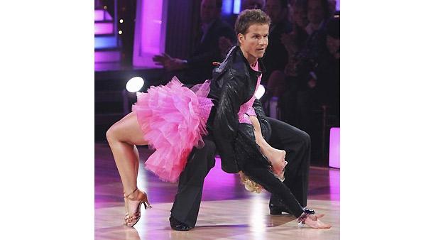 Kelly Osbourne and Louis Van Amstel perform during 'Dancing With the Stars,'  November 16, 2009