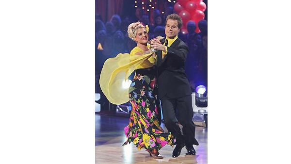 Kelly Osbourne and Louis Van Amstel perform during 'Dancing With the Stars,'  November 16, 2009