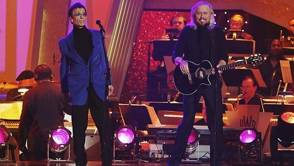  Barry Gibb and Robin Gibb from the legendary Bee Gees performed on 'Dancing With the Stars: The Results Show,' November 17, 2009