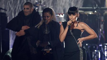 Nelly Furtado performs at the 37th Annual American Music Awards